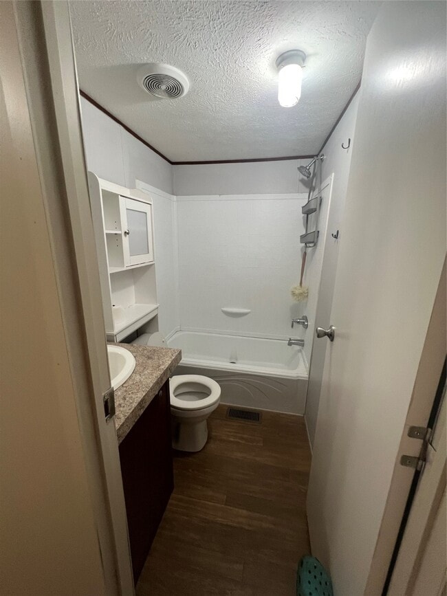 Building Photo - 11384 Oakwood Dr