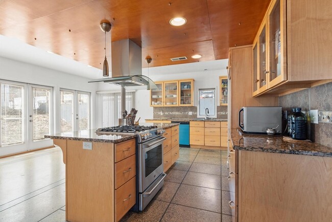 Building Photo - 5 Avondale Ave