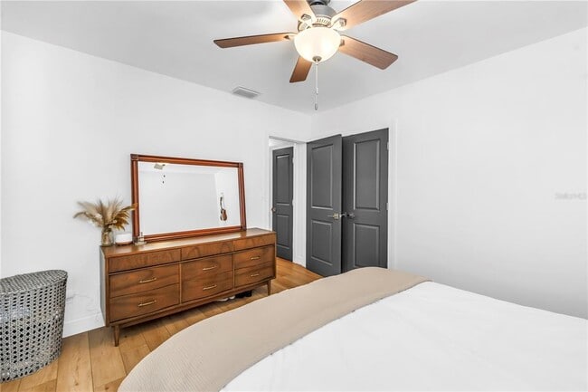 Building Photo - 2621 17th Ave N