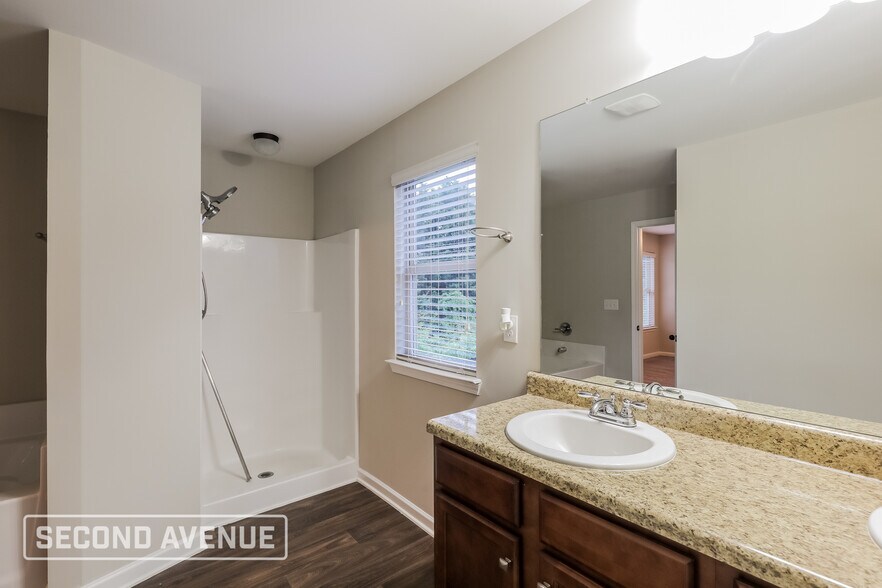 Building Photo - 217 Magnaview Dr