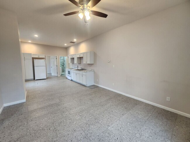 Building Photo - 458 N 9th St