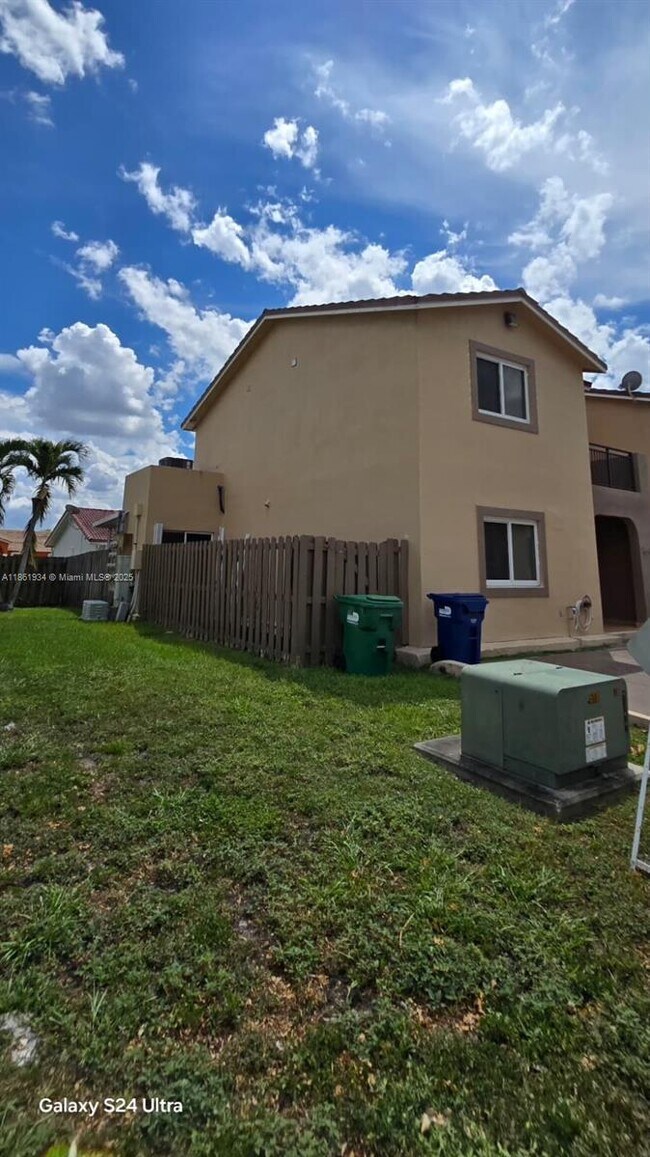 Building Photo - 7640 NW 182nd Terrace
