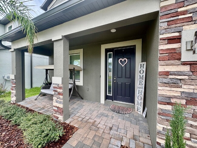 Building Photo - "Spacious 5-Bedroom Sanctuary with 4 Full Baths in Wimauma - 3,566 Sq Ft of Comfort!"