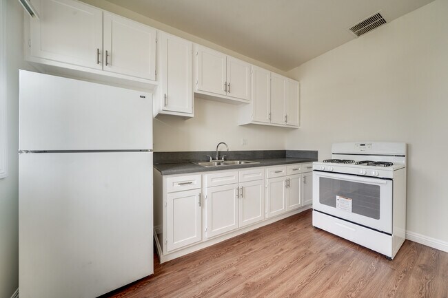 Building Photo - 5-1053 Normandie Ave