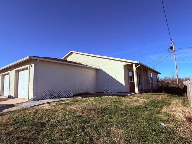 Building Photo - 3BR/Ba duplex in Branson West