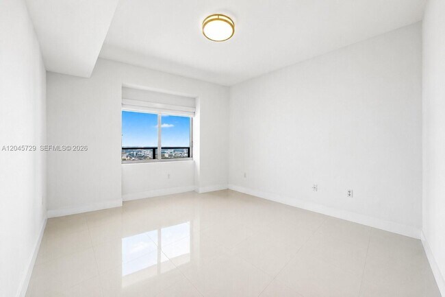 Building Photo - 1100 Biscayne Blvd