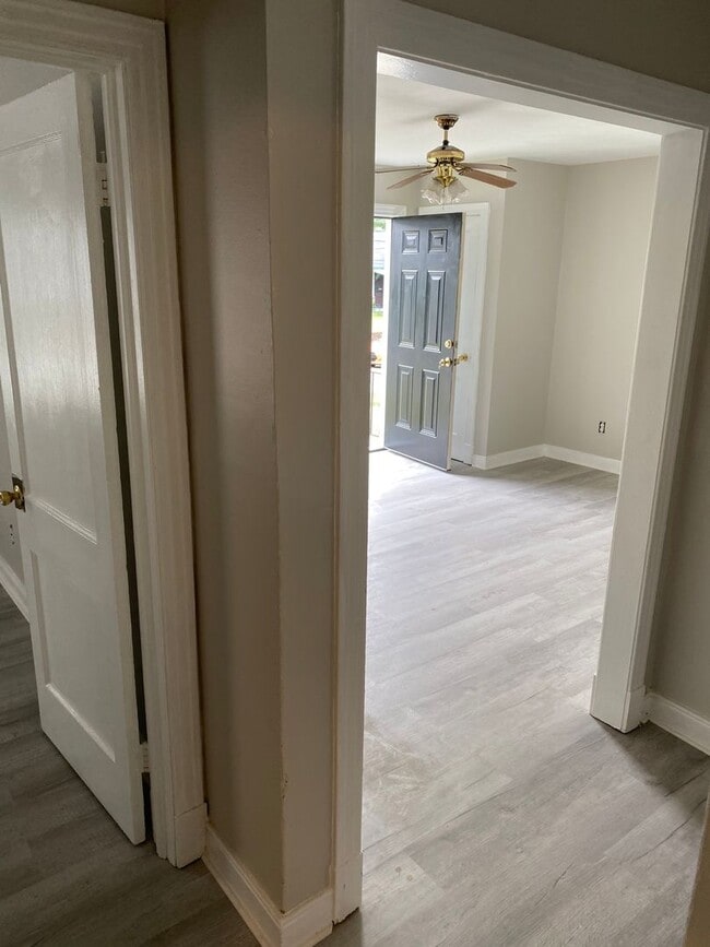 Building Photo - 1/2 Off 1st Month's Rent!! 2 bedroom House in the Randolph Community