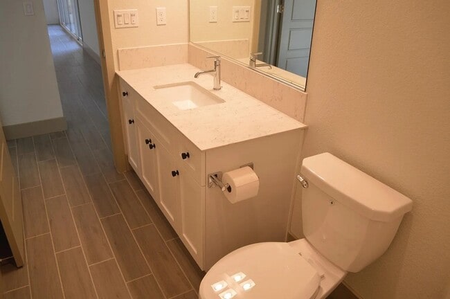 Building Photo - 2430 Bastidas Dr
