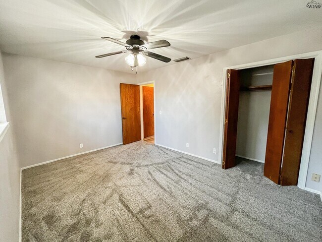 Building Photo - 5533 Briargrove Dr