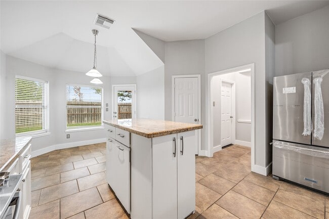 Building Photo - 26114 Lillian Springs