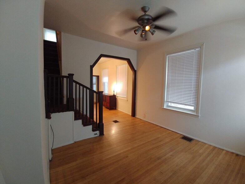 Building Photo - 982 N Randolph St