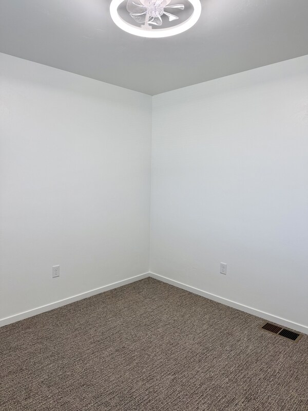 Building Photo - 361 W 400 S