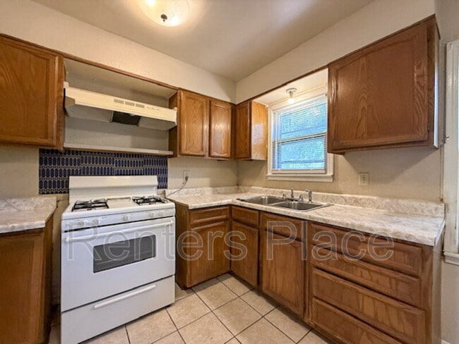 Building Photo - 3512 W 43rd Pl