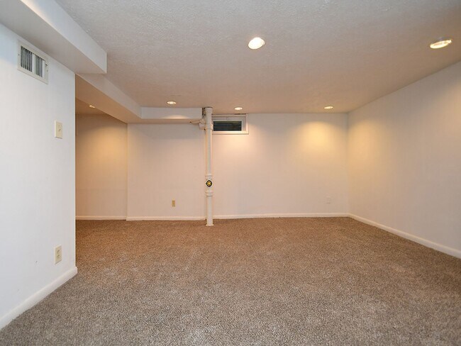 Building Photo - 2108 S 46th St