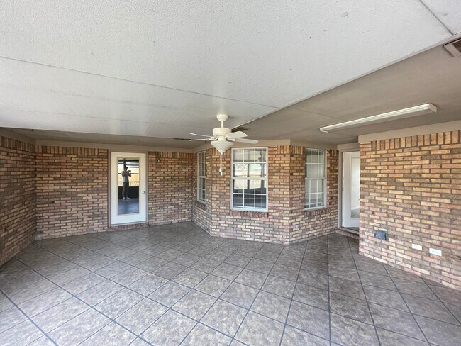 Building Photo - 2212 Peachwood Ct