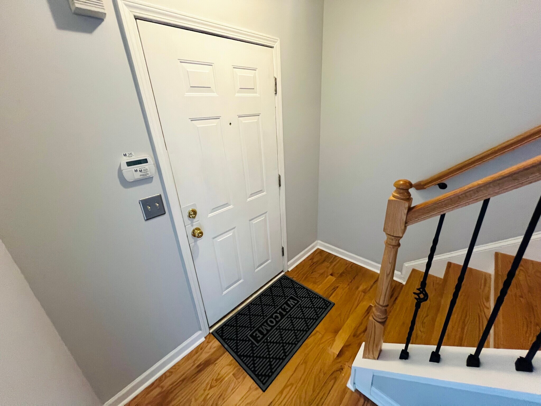 Front door / Foyer - 1732 Pryor Rd SW