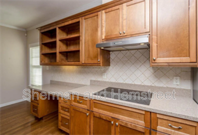 Building Photo - 2002 Amberley Dr