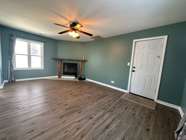 Building Photo - 33351 N Park St