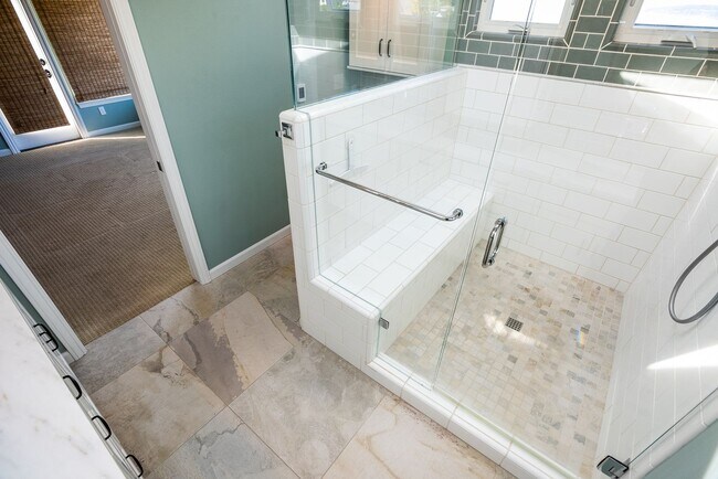 Building Photo - Stunning North Beach 4 bedroom, 3.5 bath with breathtaking view.