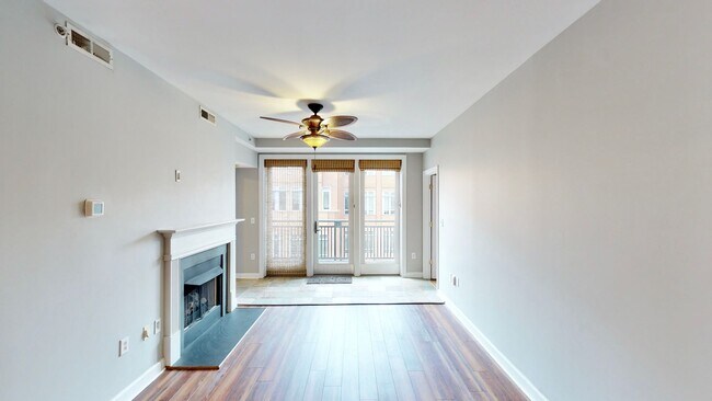 Building Photo - 718 W Trade St