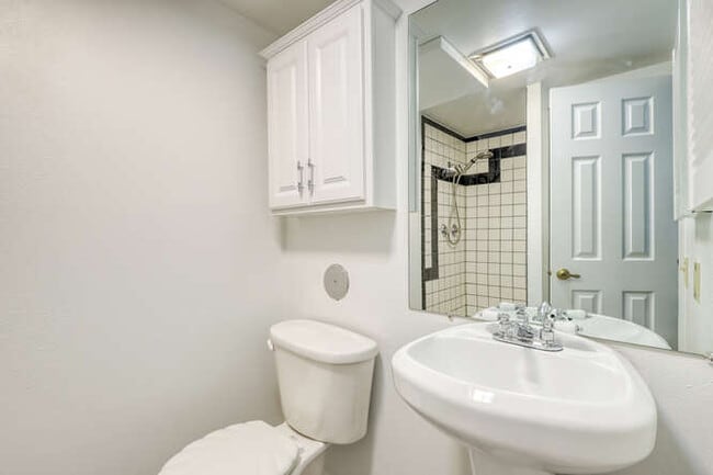 Building Photo - 1061 W Beaver Creek Blvd