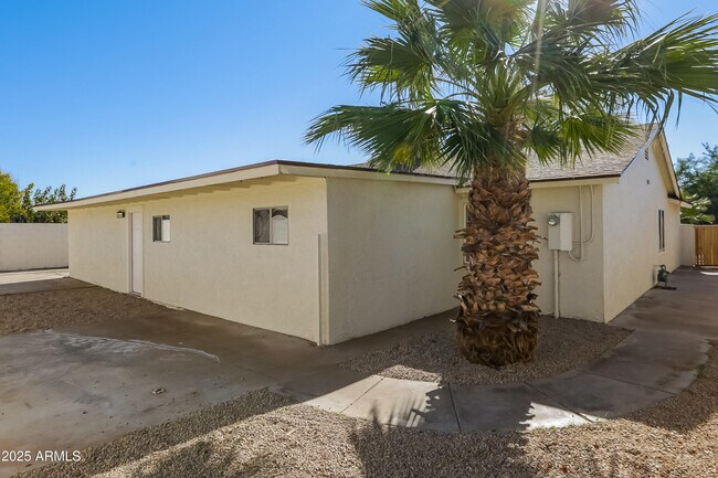 Building Photo - 5802 W Berkeley Rd