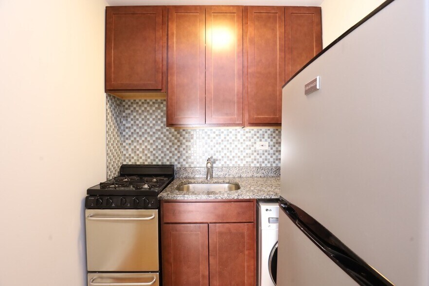 Building Photo - 555 W Arlington Pl
