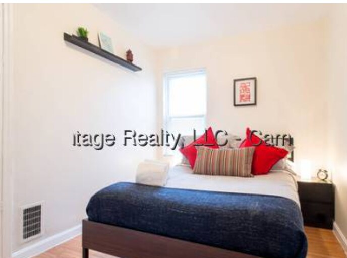 Building Photo - 256 Hurley St