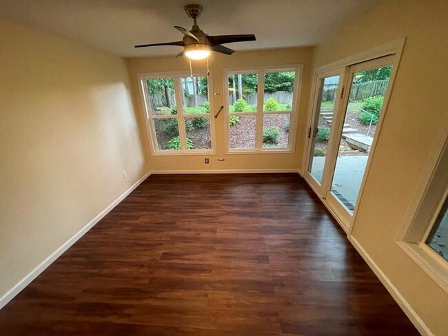 Building Photo - 3190 Serenade Ct