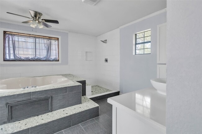 Building Photo - 2848 Azalea Ave