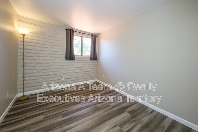 Building Photo - 3221 S Grady Ave