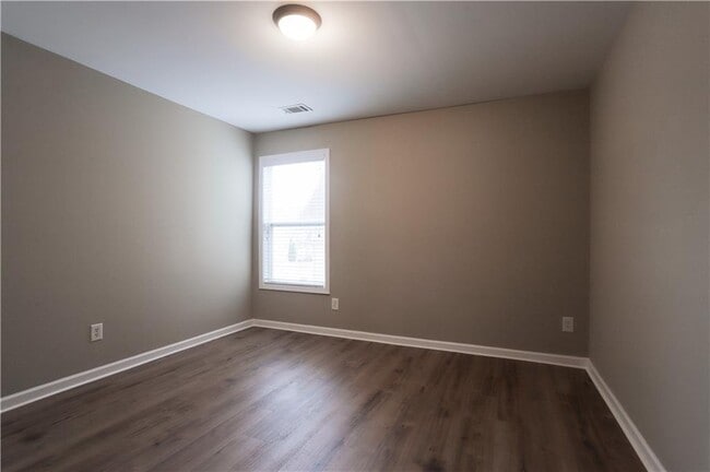 Building Photo - 2216 Worrall Hill Dr