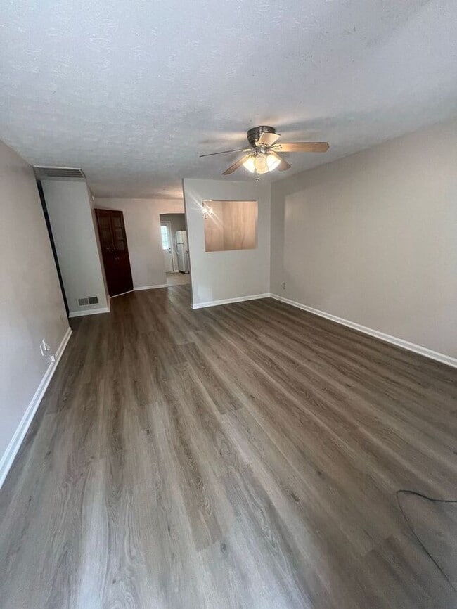 Building Photo - Beautiful 2 bedroom 2 bathroom ranch duplex Now Ready!