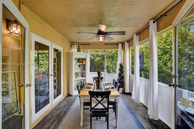 Building Photo - 1479 Sunset Way