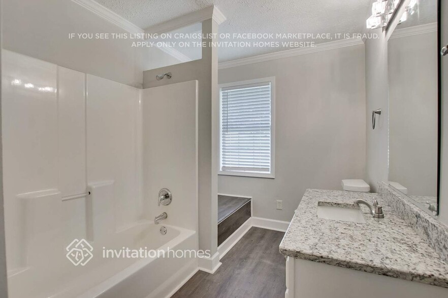 Building Photo - 3552 Meadowview Dr