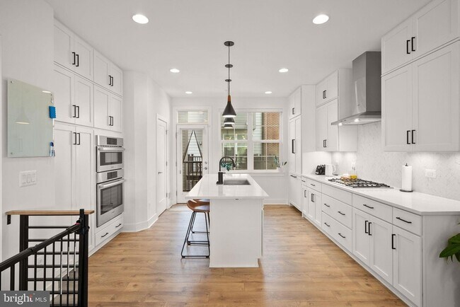 Building Photo - 11258 Faraday Park Dr.