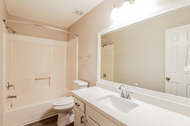 Building Photo - 739 Glenspring Dr