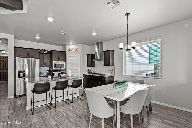 Building Photo - 840 Via Glorieta