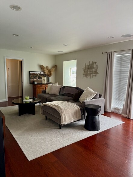 Living Room - 26247 Ocean View Ave