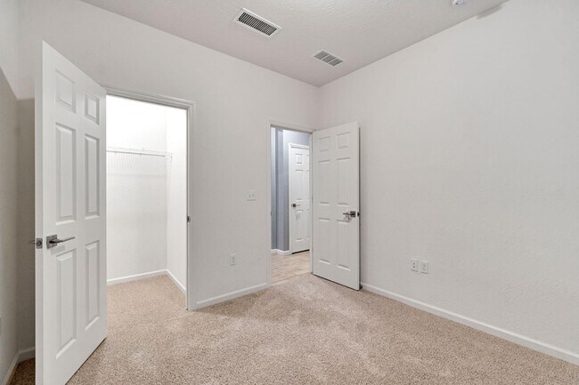 Building Photo - 141 Reunion Wy S