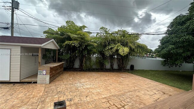 Building Photo - 8370 SW 27th Ln