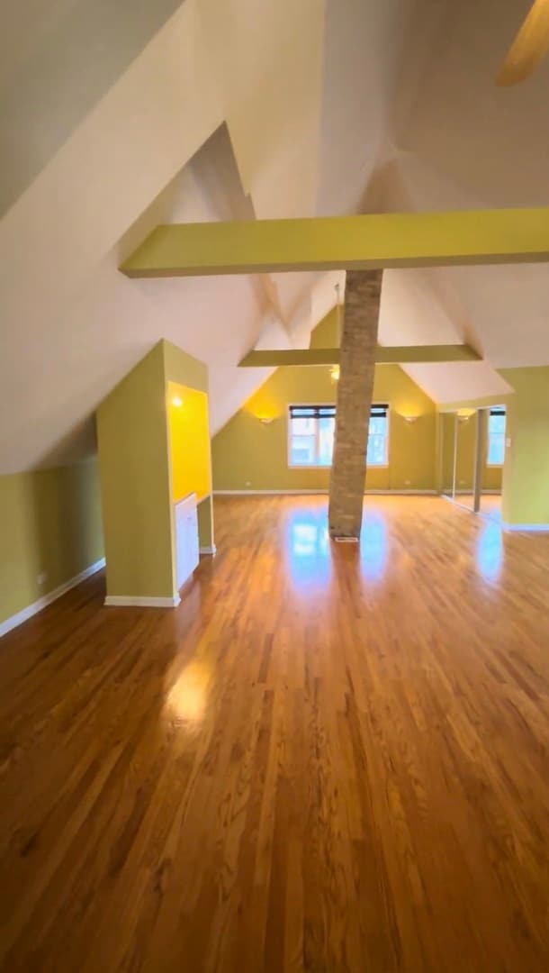 Building Photo - 1657 N Harding Ave