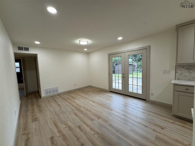 Building Photo - 5220 St Helena Dr