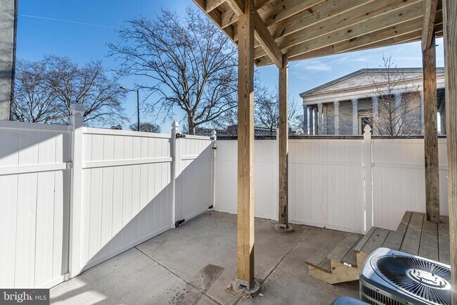 Building Photo - 2045 N College Ave