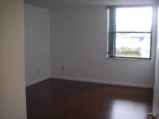 2nd Room - 14415 SW 88th St