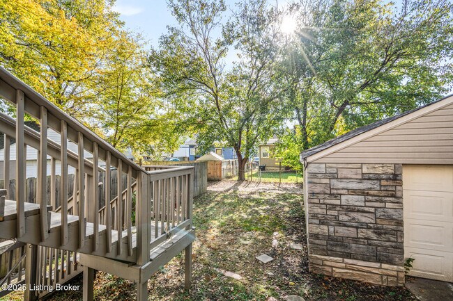 Building Photo - 614 E Brandeis Ave