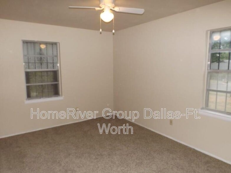 Building Photo - 5720 Bluffman Dr