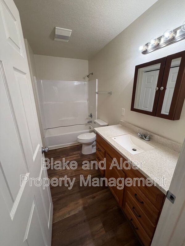 Building Photo - 13637 SE Center St