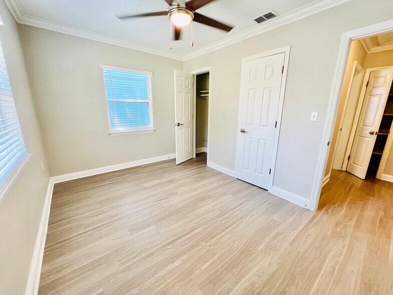 Building Photo - 3 Bed/2 Bath - Unit 29