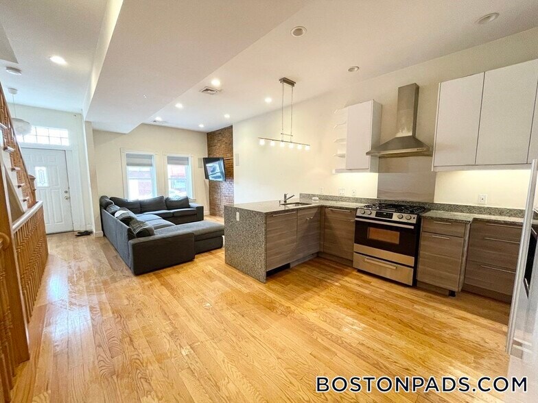 Building Photo - 98 L St